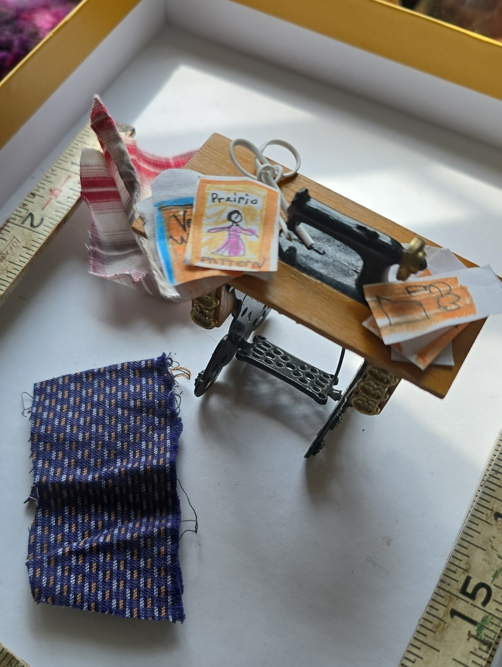 Miniature  Vintage Chadwick Miller Dollhouse Sewing Machine 1:12 + Patterns